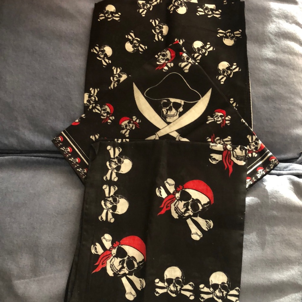 ❤️ NWT Pirate Skull Bandannas